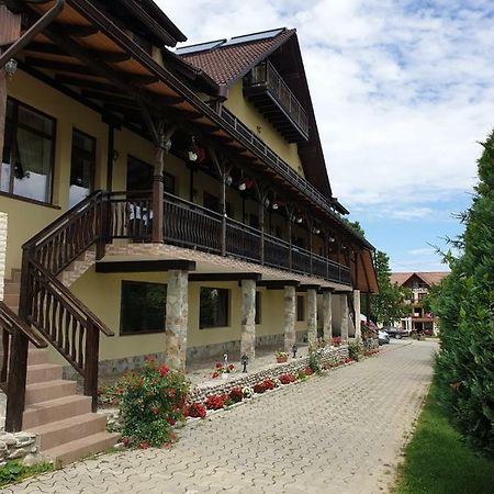Pensiunea Roua Muntilor Sîmbăta de Sus Zewnętrze zdjęcie